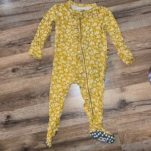 Bums and roses pajamas